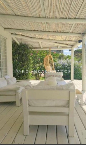 Casa En Venta De 3 Dormitorios En Manantiales- Ref: 3836