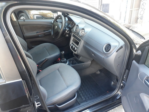 Volkswagen Voyage 2012 1.0 Vht Total Flex 4p