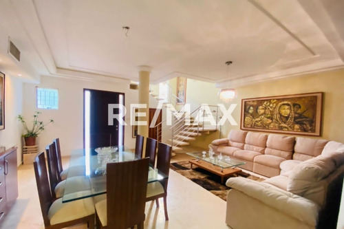Imagen 1 de 8 de Casa Amoblada De Lujo En Venta De Oportunidad Con Financiamiento En Zona Norte Maracaibo