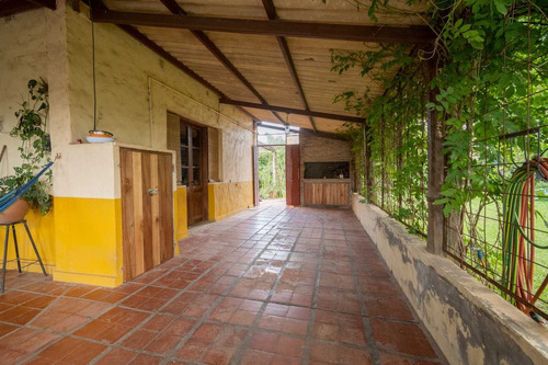 Venta Casa 2 Dorm Con Amplio Jardín En Santo Tomé