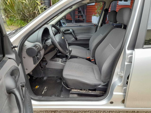 Imagen 8 de 11 de Chevrolet Classic 1.4 4 Ptas Aa Año 2014