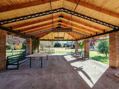 Parcela Con Casa Y Piscina, Av. Las Parcelas / Hernán Prieto