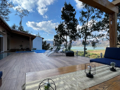 Renta Casa En La Peña, Valle De Bravo Acceso Al Lago Con Muelle Propio Completamente Amueblada, Gimnasio, Alberca Climatizada, Áreas Verdes, Jacuzzi, Ascensor, Estacionamiento
