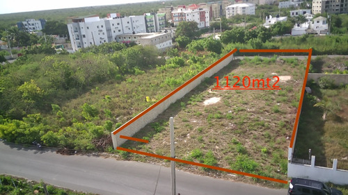 Terreno En Venta En La Zona Mas Comercial De Caleta En La Romana 