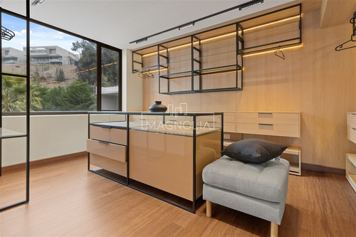 Casa En Arriendo De 7 Dorm. En Lo Barnechea