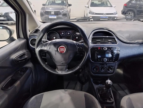 Fiat Punto 1.4 Attractive Italia 8v Flex 4p Manual