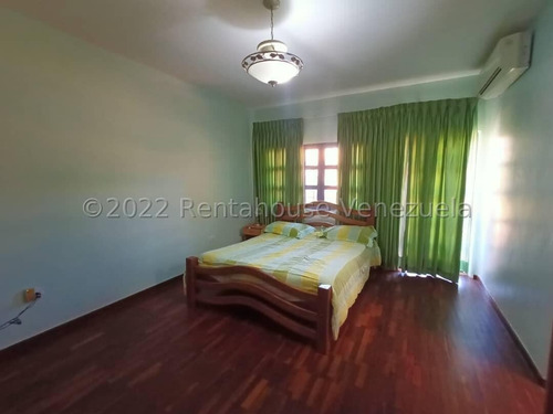 Townhouse En Alquiler Ubicado En Altos De Guataparo Valencia Carabobo 23-24556, Eloisa Mejia