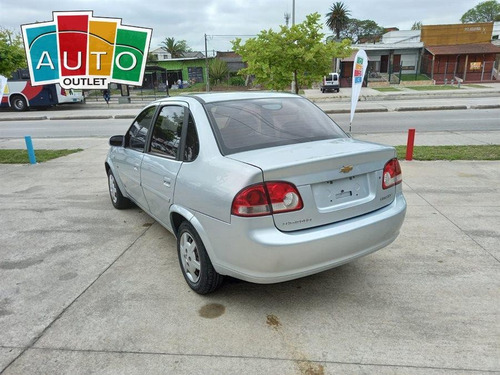 Chevrolet Corsa Super 2011 Gris Plata 4 Puertas