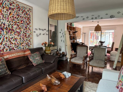 Casa En Venta De 7 Dorm. En Ñuñoa