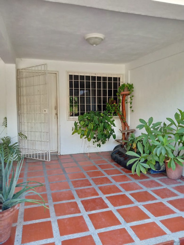 Venta De Casa En San Diego Urb Los Jarales 25-04