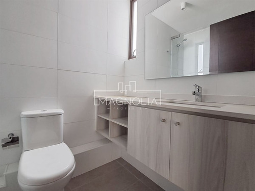 Casa En Venta De 3 Dorm. 4 Baños Y Sala De Estar En Concón