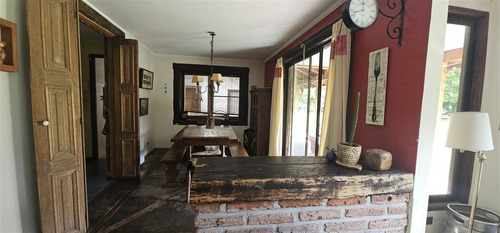 Casa En Venta De 7 Dorm. En Calera De Tango