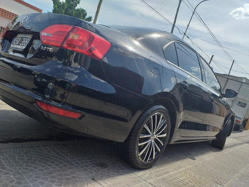 Imagen 2 de 15 de Volkswagen Vento 2.0 Sportline Tsi 200cv 2011