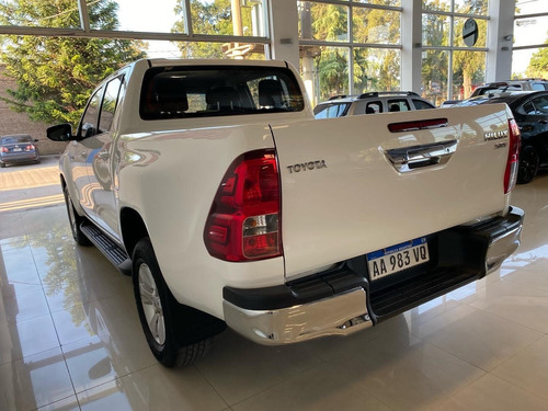 Imagen 6 de 10 de Toyota Hilux 2.8 Cd Srv 177cv 4x2 2017