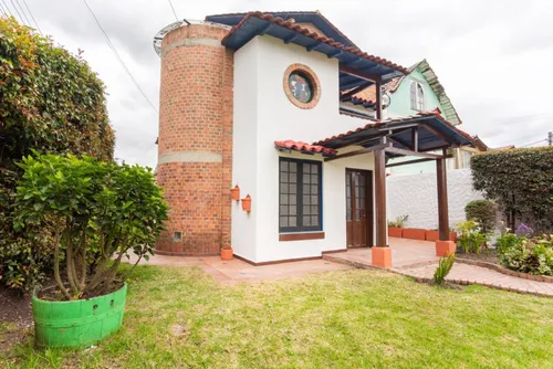 Casa En Arriendo En Vereda Calahorra. Cod A16708