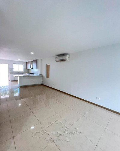 En Alquiler Townhouse De 180 M² Avenida Principal Del Castaño, Maracay Aragua