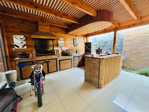 Cómoda Y Amplica Casa En Serena Oriente 5d/3b, Gran Quincho!