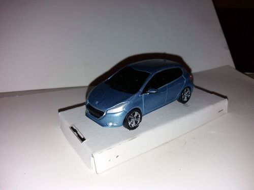 Autito Escala 1.43 Peugeot 208 De Resina Color Celeste