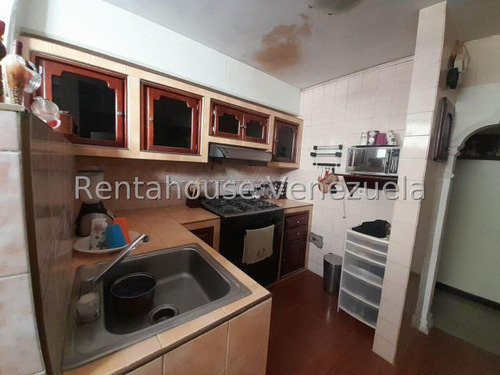 Maribel Morillo Asesor Inmobiliario De Rentahouse Vende Conservado Y Comodo Apartamento; De 95m2 Con 3 Hab. Y 2 Baños; Conjunto Privado Con Vigilancia; Condominio Arcas De Norte; Este De Barquisimeto