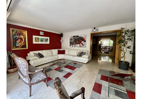 Depto De 5 Dorm, 4 Baños, Amplios Espacios En 220 Mt2 Utiles