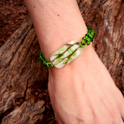Imagen 2 de 3 de Pulsera Tejida Chaquiron Árbol