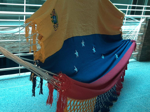 Imagen 4 de 5 de Hamaca Tamaño King Size Modelo Bandera De Venezuela Tricolor