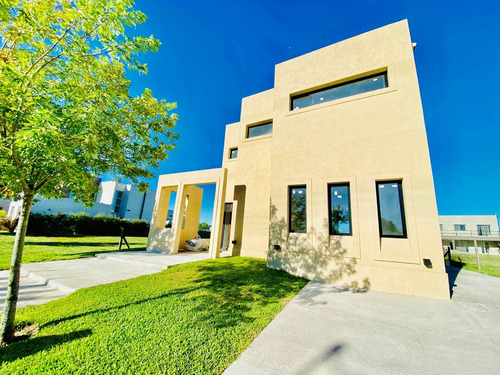 Imagen 29 de 29 de Vendo Casa A Estrenar, Dos Plantas, Tres Dormitorios Y Con Piscina, Barrio Las Tipas, Nordelta!