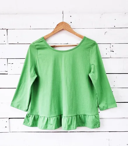 Remera Tres Cuartos Con Volado Ruedo Y Escote Espalda Mujer