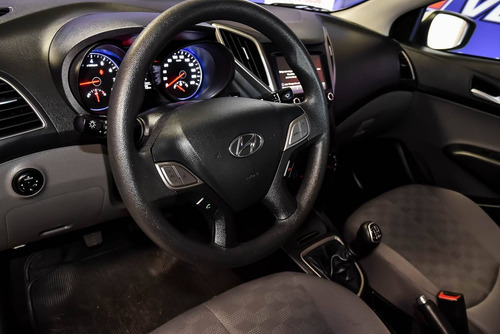 Imagem 3 de 5 de Hyundai Hb20s 1.6 Comfort Plus 16v Flex 4p Manual