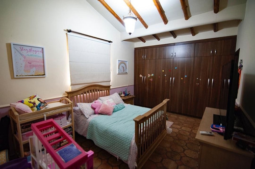 Imagen 10 de 14 de Venta Casa Urbanización El Solar Guataparo Valencia