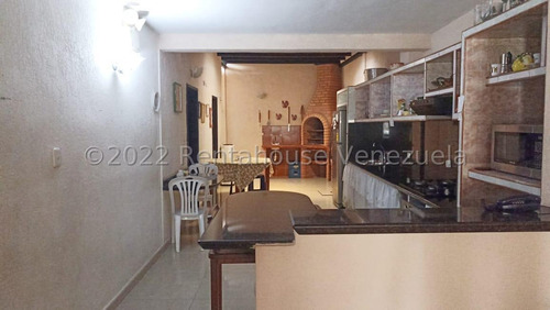 Linda Y Conservada Casa En Urbanismo Privado La Piedad Norte Cabudare Gabriela C