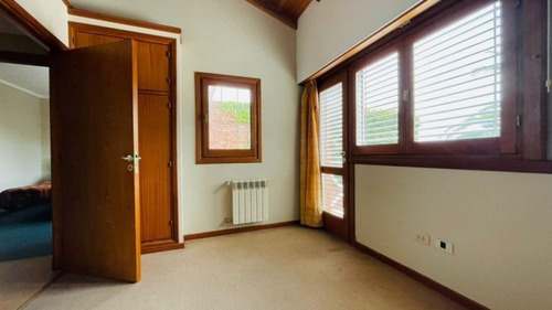 Imagen 20 de 28 de Chalet En Venta En El Barrio Los Troncos