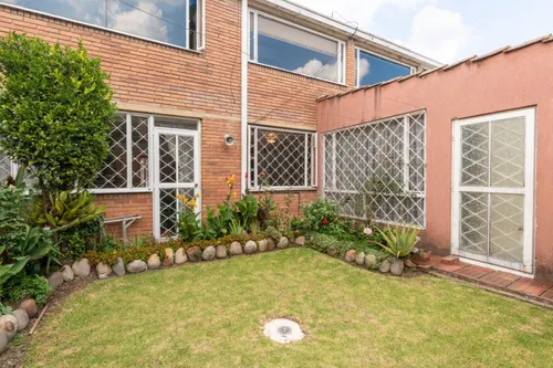 Casa En Venta En Alhambra. Cod V14653