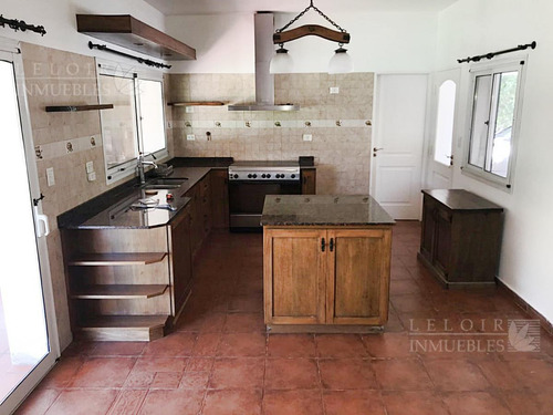 Casa En Venta 4 Amb En Campos De Alvarez
