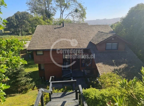 Casa En Venta De 7 Dorm. En Santo Domingo
