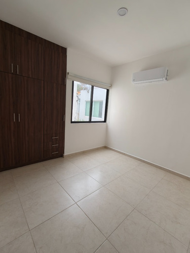 Renta Departamento 2 Recamaras En Colonia Graciano Sánchez