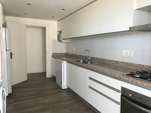Pent-house En Playa Mansa 5 Dormitorios, Frente Al Mar