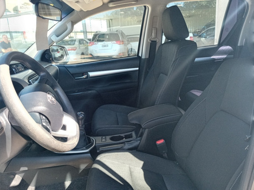 Toyota Hilux 4x2 D/c Sr 2.4 Tdi 6 M/t 2017
