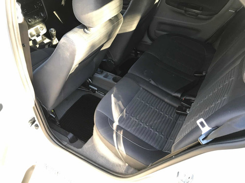 Imagen 9 de 9 de Volkswagen Voyage 1.6 Highline 101cv 2016