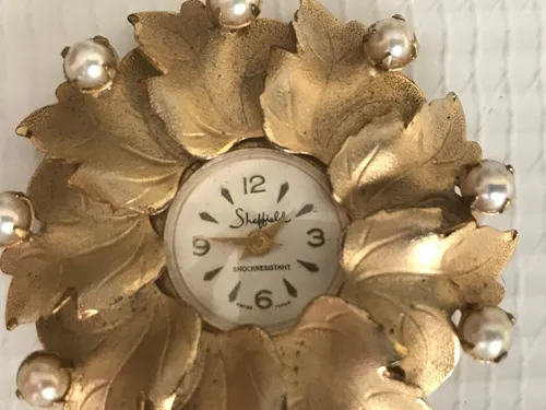 Reloj prendedor online