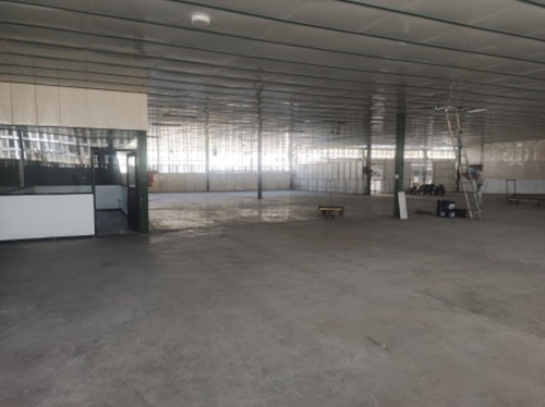 Alquilo Galpón (planta Industrial) De 781 M2 En La Zona Baja De La Yaguara. E. Waldemar