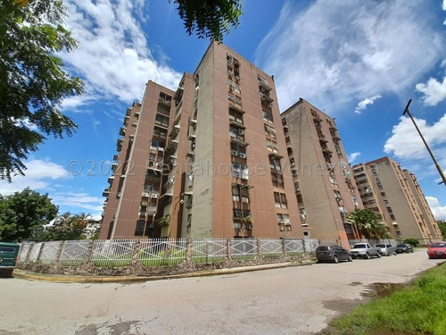 Imagen 1 de 11 de Apartamento En Venta En Turmero Los Nisperos Db 23-599