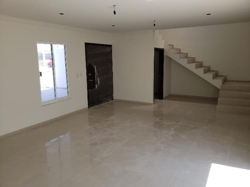 Imagen 3 de 12 de Casa Sola En Venta Fracc. Villas De La Salle