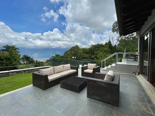 Casa Remodelada De Una Sola Planta Alto Hatillo 2250 M2 Terreno Y 600 M2 Construcción