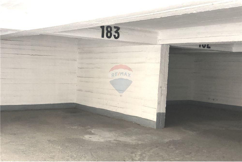 ¡estacionamiento En El Centro De Santiago!
