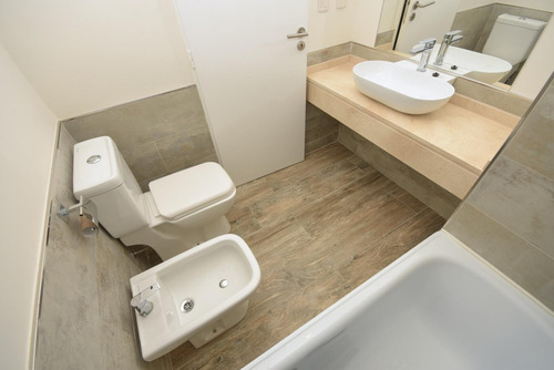 Imagen 24 de 30 de Excelente 4 Ambientes. Vistal Al Rio. Full Amenities.