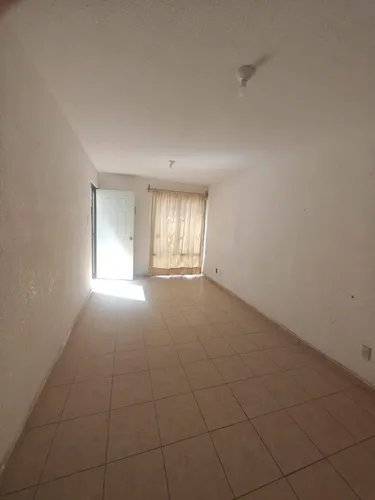 1 Nivel Con Reja Calle Cerrada Cerca De Junipero Serra Uteq/itq Y Facil Acceso Al Centro Y Juriquilla Fam. Pequeña O Rommies