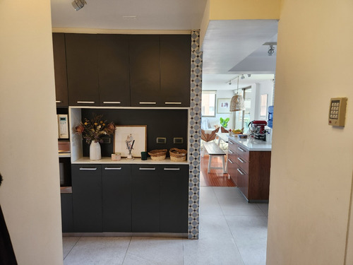 Remodelado Frente Parque Bicentenario. Venta Dueños Directo