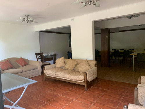 Se Arrienda Sitio Central Con Dos Casas