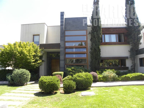 Casa En Arriendo De 5 Dorm. En Colina